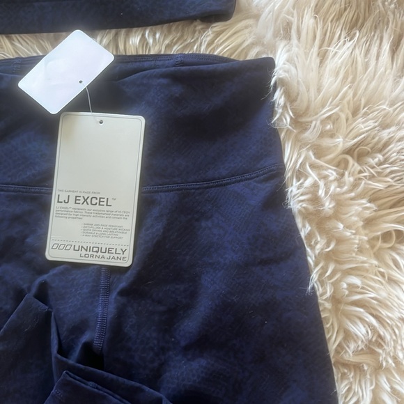 Lorna Jane snake print set - Picture 2 of 2